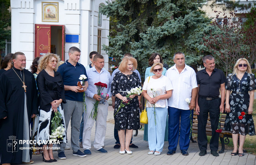 В Евпатории прошла акция, посвященная Дню памяти детей – жертв войны в Донбассе